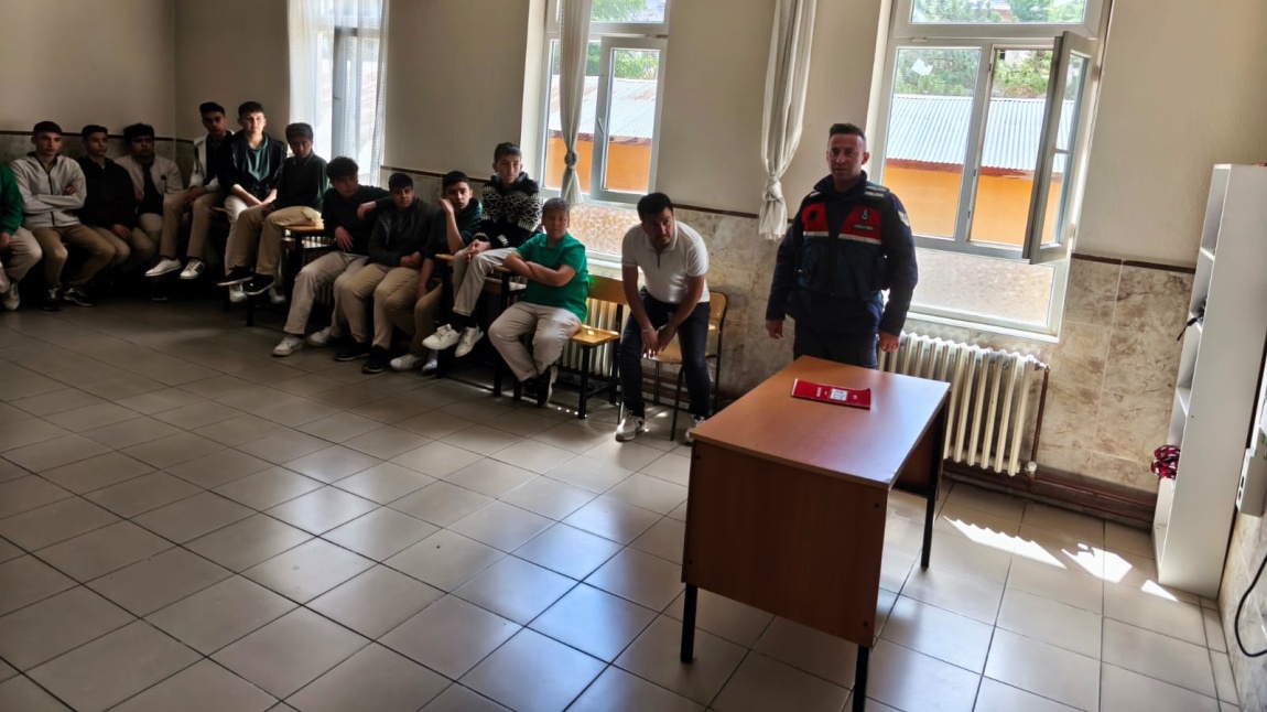 İlçe Jandarma Ekiplerimiz Okulumuz Ziyaret Etti